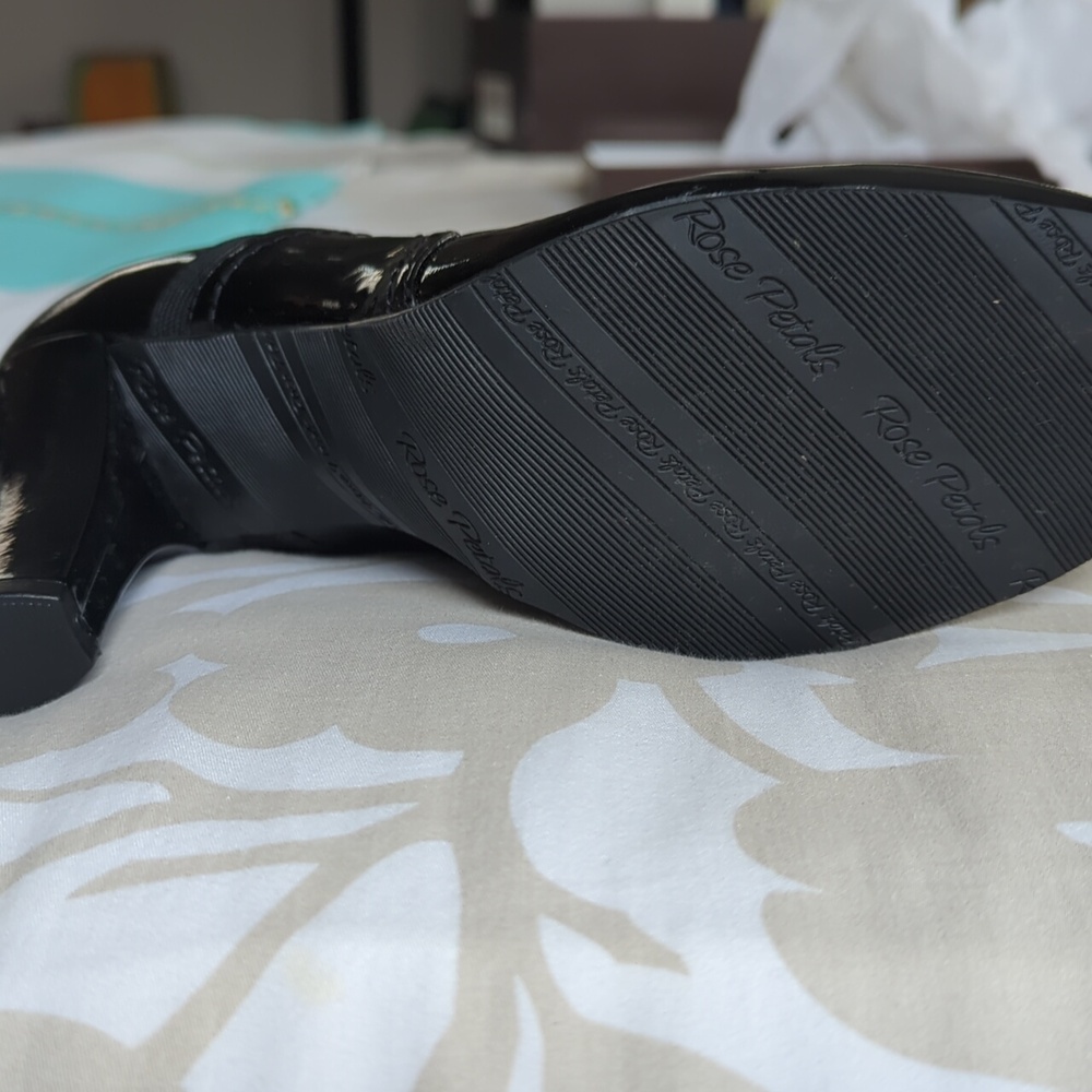 Shoes - Picture 3 of 4
